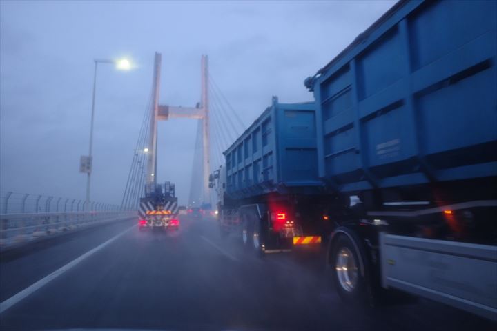 お盆期間中の運転は要注意!!局地的大雨の可能性や台風の影響も