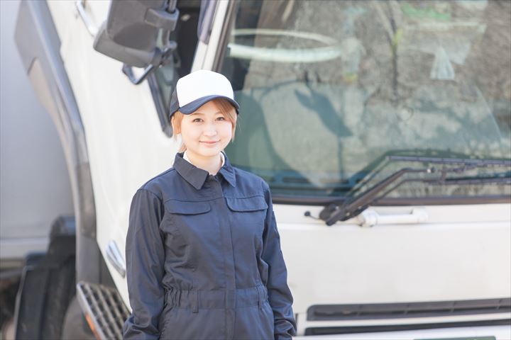 《大田区》週払いOK・4ｔ車での青果類の店舗配送ドライバー！（Web面接OK・週4日勤務）