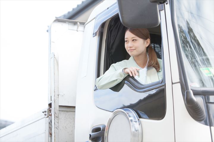 《名古屋市港区》週払いOK・3.5ｔ車での工場や問屋などへの段ボールの配送ドライバー！（Web面接OK・土日休み）