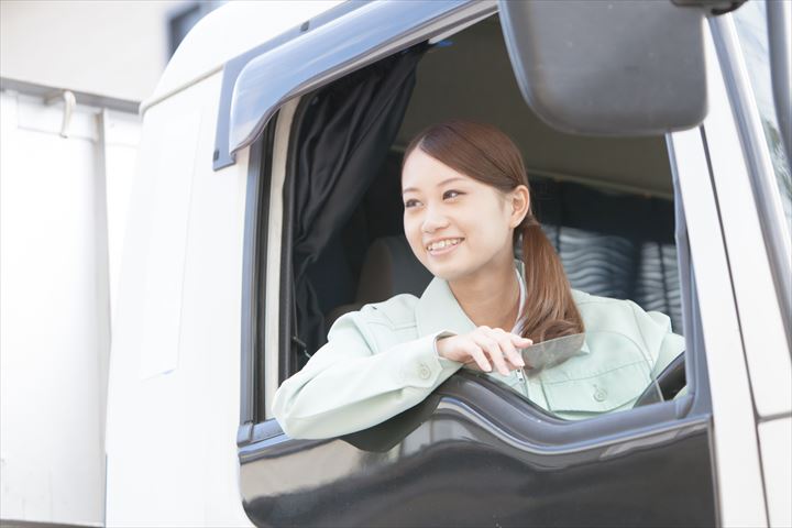 《千葉市稲毛区》週払いOK・2ｔ車の自動販売機へのアイスの配送ドライバー！（固定ルート・夜勤）