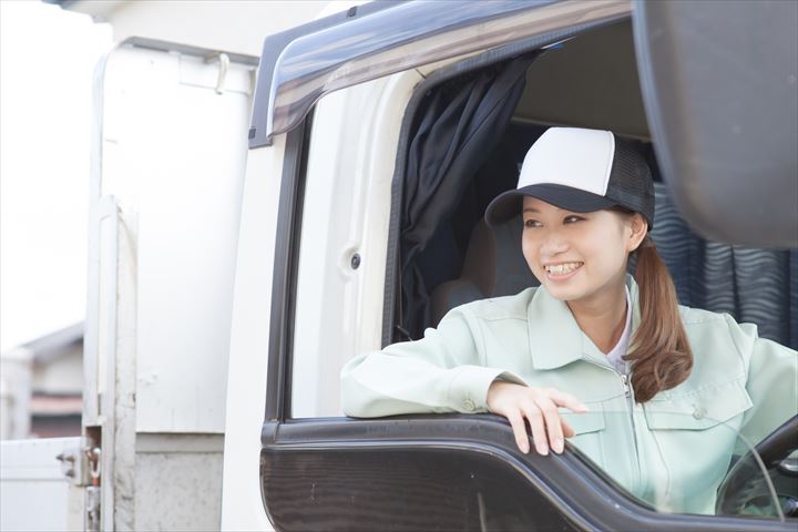 《神戸市西区》週払いOK・4ｔ車での業務用食材の店舗配送ドライバー（カゴ積み下ろし・週休2日・夜勤）