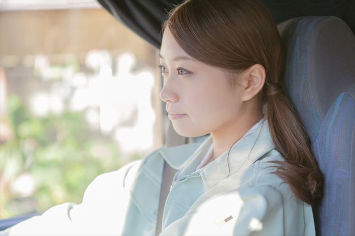 《大田区》週払いOK・2ｔ～3ｔ車での病院等からの医療廃棄物の回収ドライバー！（Web面接OK・高時給）