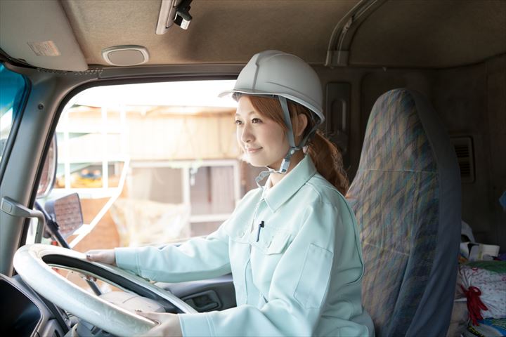 《さいたま市岩槻区》週払いOK・3ｔ車でのチルド品のセンター間配送ドライバー！（Web面接OK・AT限定可）