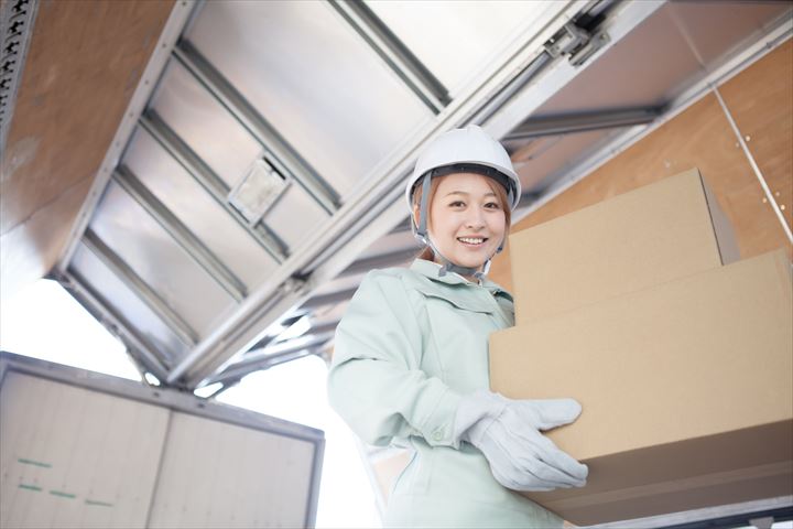 《摂津市》週払いOK・大型ウイング車での一般貨物や雑貨の倉庫間配送ドライバー！（高時給・短時間8:00～14:00）