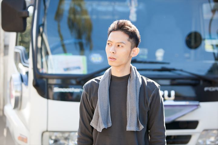 《川崎市川崎区》週払いOK・2ｔ～大型車での車両の陸送ドライバー！（Web面接OK・運転中心）