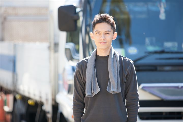 《足立区》週払いOK・3ｔ車での飲食店等からの可燃ごみの回収ドライバー！（高収入・時間外勤務ほぼ無し）