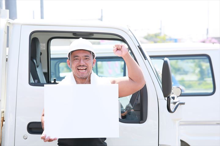 《八潮市》週払いOK・2ｔ車でのカット野菜などのセンター間配送ドライバー！（週休2日・残業ほぼなし）