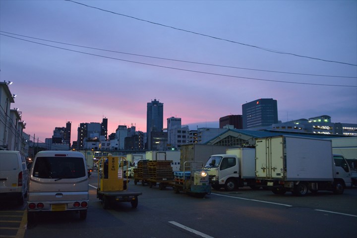 《さいたま市岩槻区》週払いOK・3ｔ車でのスーパーやドラッグストアへの冷凍食品の配送ドライバー！（Web面接OK・高時給）