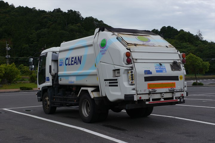 《座間市》週払いOK・4ｔパッカー車でのスーパーなどから古紙の回収ドライバー！（Web面接OK・高時給）