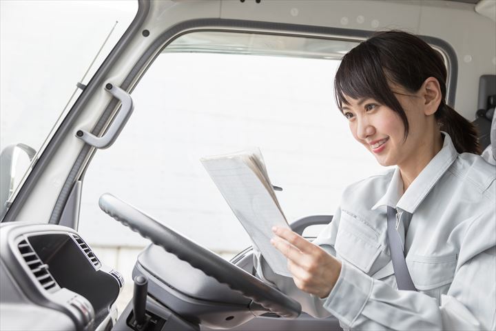 《伊勢崎市》週払いOK・4ｔ車での物流倉庫への自動車部品の配送ドライバー！（Web面接OK・高収入）