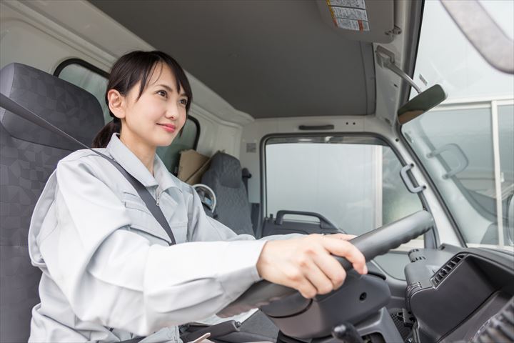 《真岡市》週払いOK・4ｔ車での飲食店への食材の配送ドライバー！（Web面接OK・高時給）