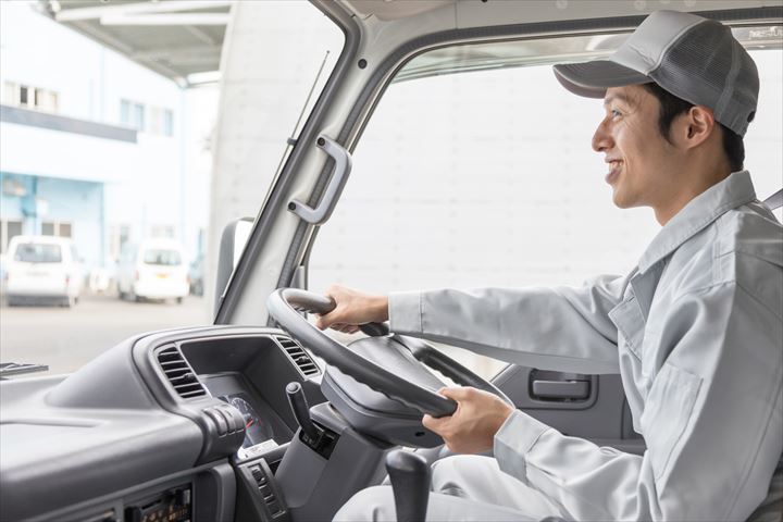 《荒川区》週払いOK・2ｔ～3ｔ車での氷の配送ドライバー！（2022年9月末までの期間限定・高時給）