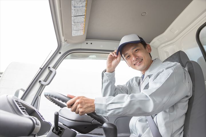 《神戸市中央区》週払いOK・大型マイクロバスでの従業員の送迎ドライバー！（Web面接OK・高時給）