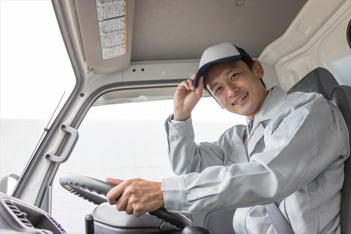 《大和市》週払いOK・2ｔ車での飲食店への野菜の配送ドライバー！（Web面接OK・高時給）