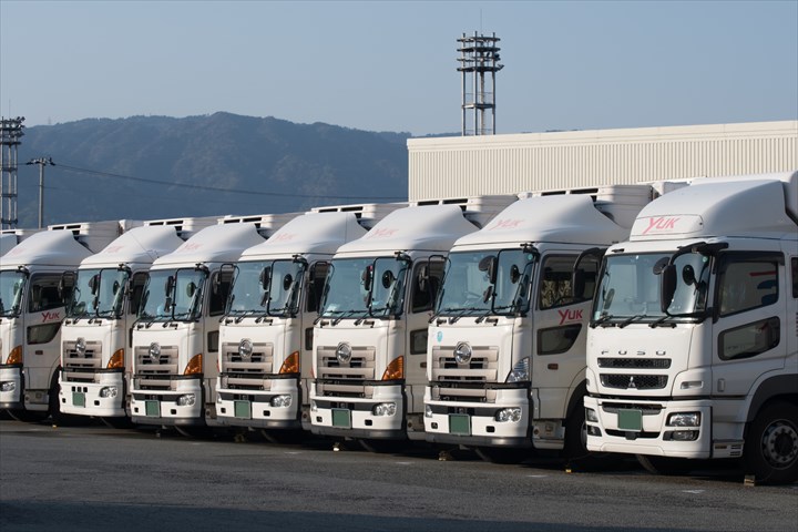 《北葛城郡広陵町》週払いOK・4ｔ車でのドライ、チルド品の店舗配送ドライバー！（Web面接OK・週休2日）