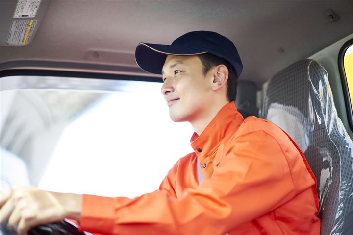 《足立区》週払いOK・3ｔ車でのゴミの回収ドライバー！（Web面接OK・高収入）