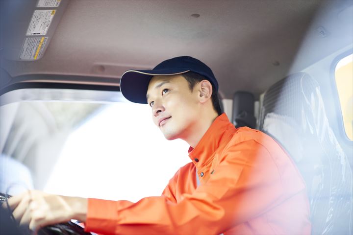 《比企郡川島町》週払いOK・大型車でのお肉のセンター間配送ドライバー！（Web面接OK・週休2日）