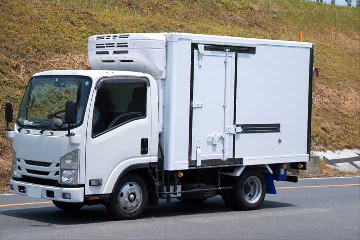 《葛飾区》週払いOK・4ｔ車での工場へのパンやケーキの配送ドライバー！（Web面接OK・高収入）