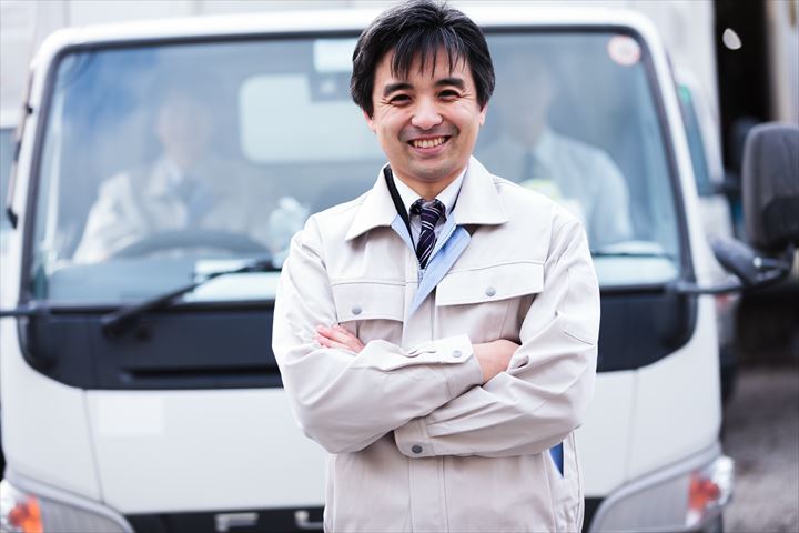 《さいたま市岩槻区》週払いOK・2ｔ車でのクリーニング品の集配ドライバー！（Web面接OK・高時給）