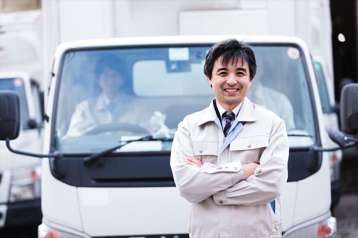 《海老名市》週払いOK・3ｔ車でのフローズン商品の店舗配送ドライバー！（Web面接OK・超高収入）