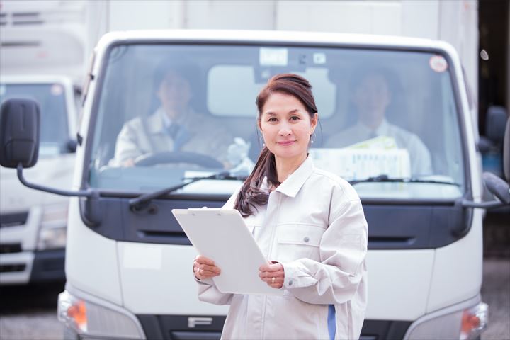 《荒川区》週払いOK・2ｔ～3ｔ車での氷の配送ドライバー！（2022年9月末までの期間限定・高時給）