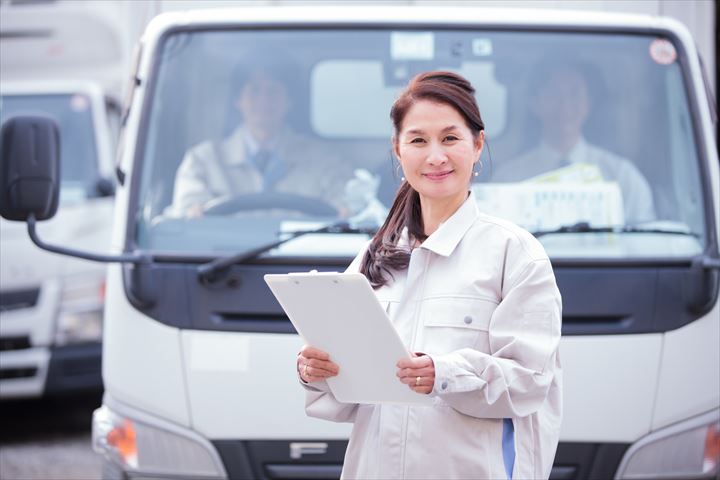 《稲城市》週払いOK・4ｔ車での店舗や倉庫などへの食品原料の配送ドライバー！（Web面接OK・高収入）