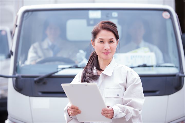 《下都賀郡壬生町》週払いOK・3ｔ～4ｔ車での量販店への玩具類の配送ドライバー！（Web面接OK・土日休み）