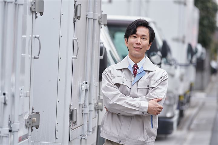 《諫早市》週払いOK・4ｔ車での企業向け一般貨物の集配ドライバー！（Web面接OK・土日祝休み）