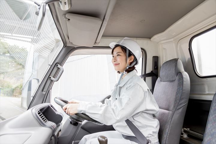 《久世郡久御山町》週払いOK・大型車でのチルド食品のセンター間配送ドライバー！（高時給・カゴ積み下ろし）