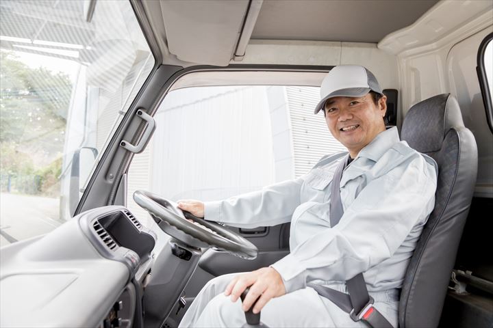 《愛西市》週払いOK・3ｔ冷蔵車での店舗へのチルド品配送ドライバー！（高収入・トラック未経験OK）