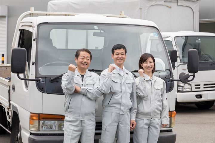 《大田区》週払いOK・2ｔ車での代理店などへの住宅資材のルート配送ドライバ―！（Web面接OK・土日祝休み）