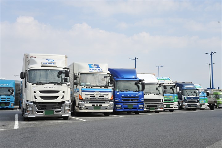 《川崎市川崎区》週払いOK・大型車でのチルド食品の店舗配送ドライバー！（土日祝休み・高時給）