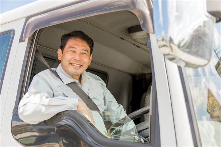 《大津市》週払いOK・大型車での現場へのコンクリートの運搬ドライバー！（Web面接OK・高時給）