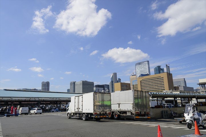 《横浜市瀬谷区》週払いOK・2ｔ平車でのゴミの収集運搬ドライバー！（Web面接OK・高時給）