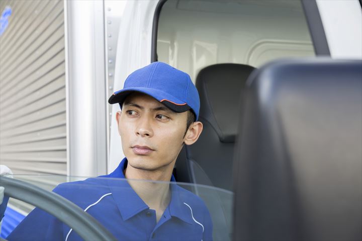 《前橋市》週払いOK・3ｔ車でのフローズン商品の店舗配送ドライバー！（高収入・2024年9月10日までの短期）