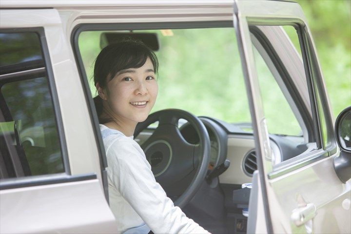 《三鷹市》週払いOK・1BOXでの英会話教室利用者の送迎ドライバー！（Web面接OK・土日祝休み）