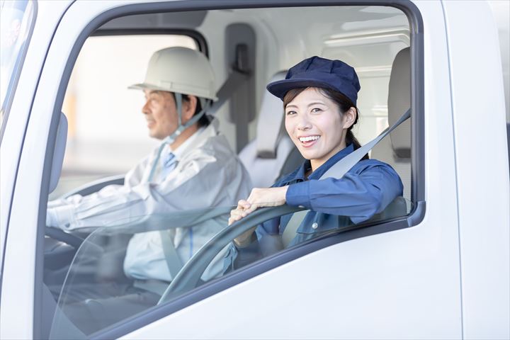 《朝霞市》週払いOK・4ｔ車での小売店からの古紙や段ボールの回収ドライバー！（Web面接OK・高時給）