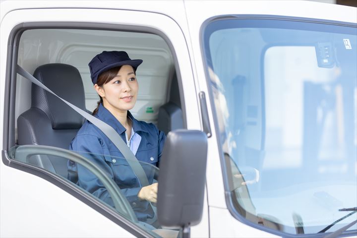 《神戸市西区》週払いOK・2ｔ～3ｔ車での中学校への給食や食器の配送ドライバー！（Web面接OK・短期2026年3月末まで）