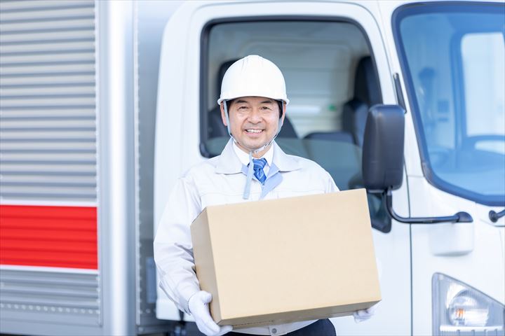 《横浜市鶴見区》週払いOK・2ｔ車でのドライ食品の店舗配送ドライバー！（Web面接OK・高収入）