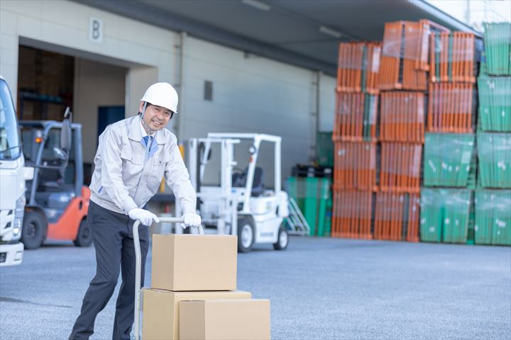 《加古川市》週払いOK・2ｔ車での企業向け一般貨物の集配ドライバー！（Web面接OK・土日祝休み）