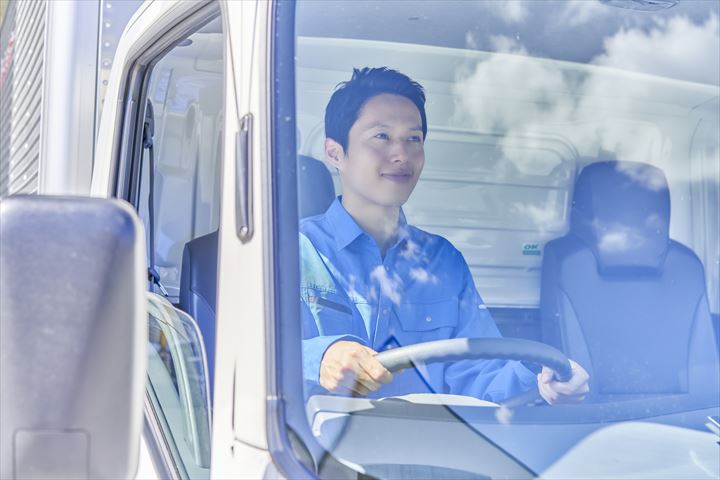 《入間市》週払いOK・3ｔ車での飲食店へのチルド、冷凍食品の配送ドライバー！（Web面接OK・高収入）