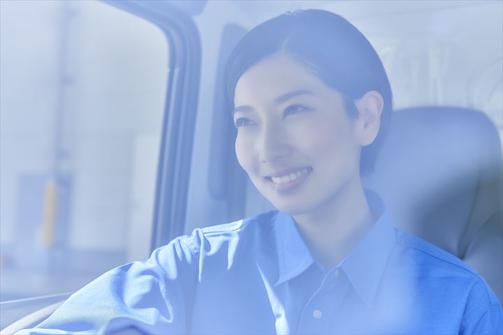 《和光市》週払いOK・4ｔ車でのパンや弁当のセンター間配送ドライバー！（Web面接OK・高時給）