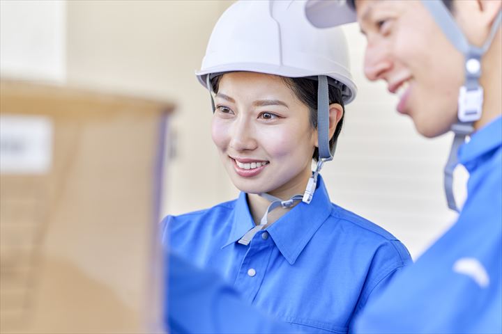 《神戸市須磨区》週払いOK・2ｔ車でのアパレル商品の集荷ドライバー！（週休2日・日勤）