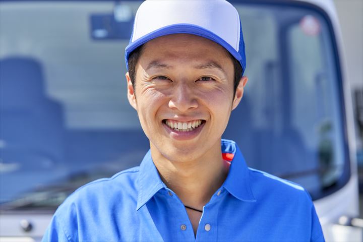 《西宮市》週払いOK・3ｔ車でのコンビニへのチルド食品配送ドライバー！（Web面接OK・ルート配送）