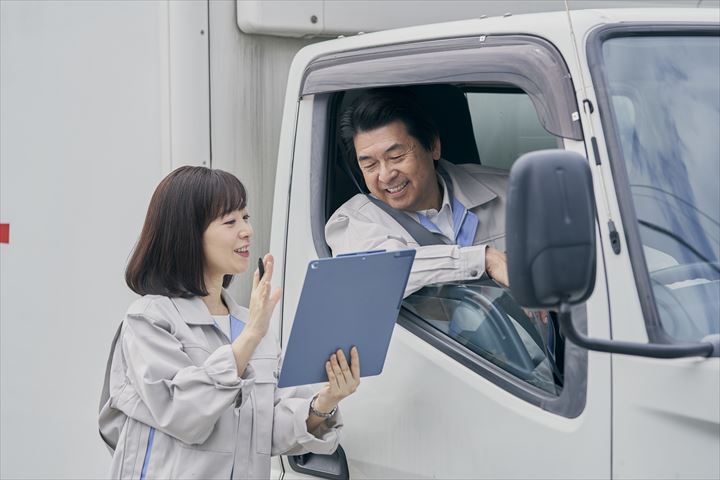 《舞鶴市》週払いOK・1BOX～2ｔ車でのタイヤの入出庫及び配送ドライバー！（Web面接OK・固定休み）