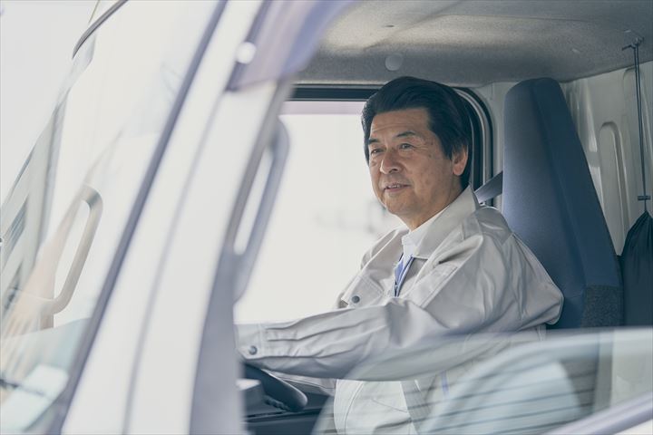 《足利市》週払いOK・2ｔ車での三温帯食品の店舗配送ドライバー！（Web面接OK・週休2日）