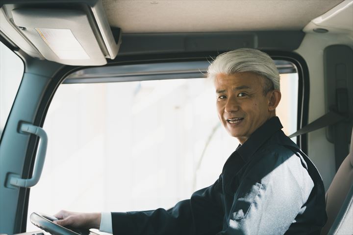 《大阪市平野区》週払いOK・2ｔ車でのレンタル介護用品の拠点間配送ドライバー！（Web面接OK・未経験でもOK）