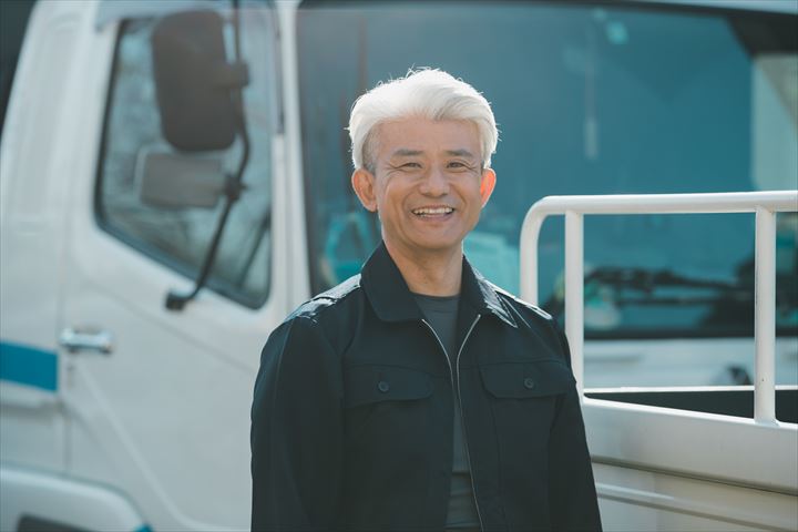 《神戸市灘区》週払いOK・3ｔ車での飲料の店舗配送ドライバー！（高時給・AT限定OK）