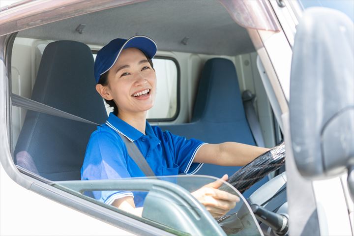 《江東区》週払いOK・2ｔ～3ｔ車でのスーパーへのフローズン商品配送ドライバー！（Web面接OK・高収入）