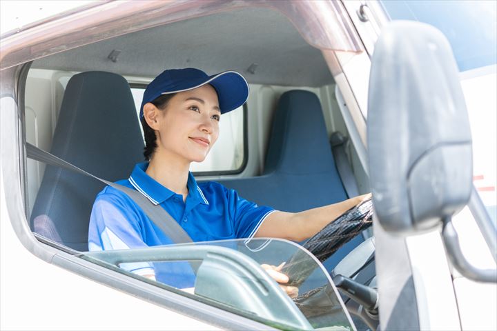 《猿島郡五霞町》週払いOK・大型車での常温品のセンター間配送ドライバー！（週休2日・日勤）